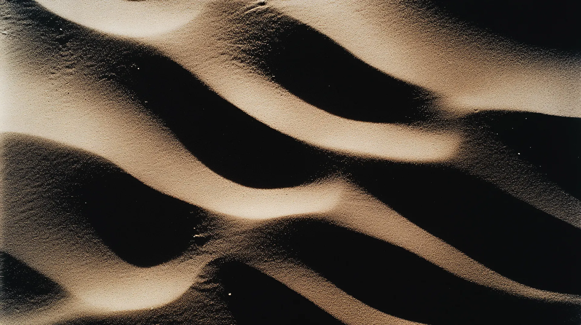 Black and Gold Sand Dunes Abstract Wallpaper